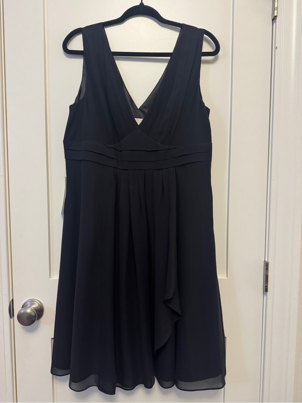 Ann Taylor LBD Black V-Neck Sleeveless Timeless Silk Dress 16 NWT
